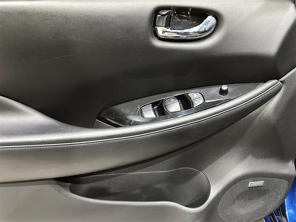 2016 Nissan LEAF SL in Stratford, Ontario - 10 - w1024h768px