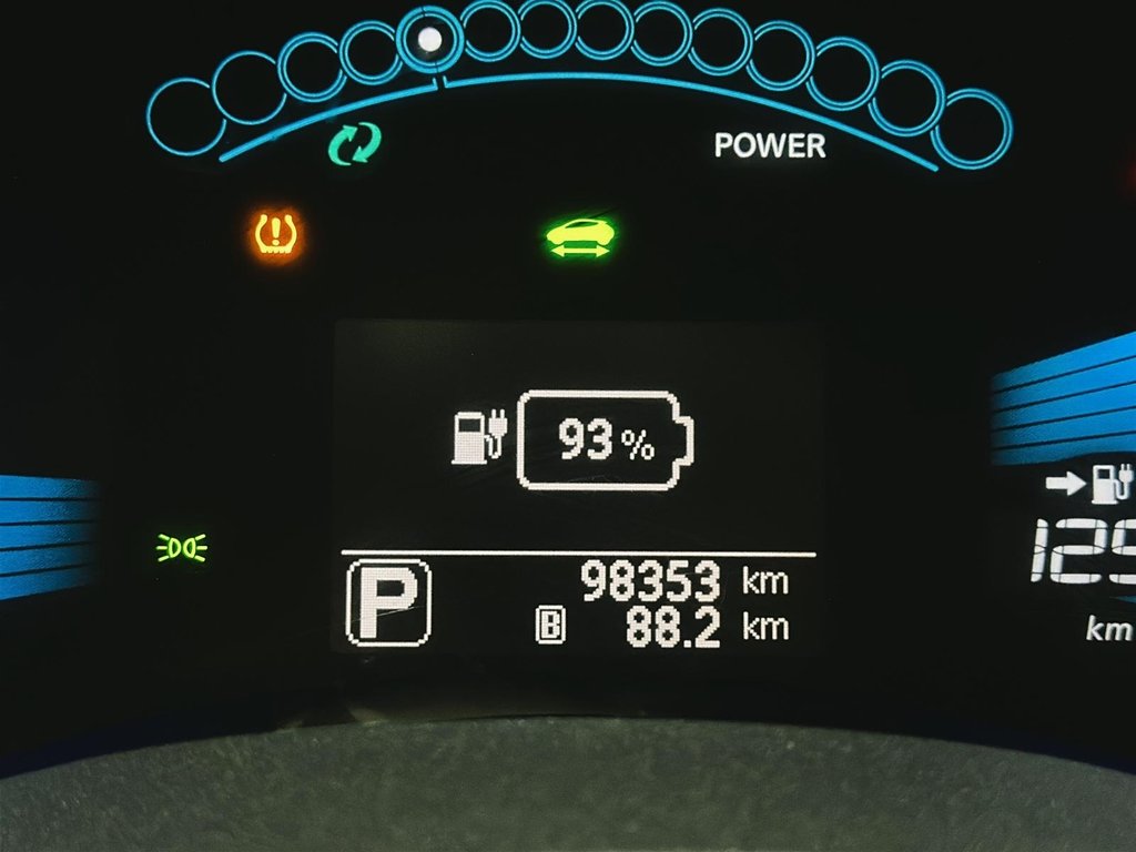 2016 Nissan LEAF SL in Stratford, Ontario - 12 - w1024h768px