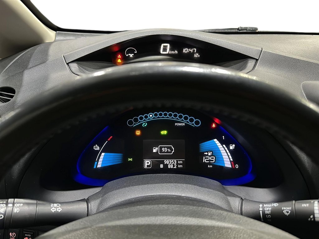 2016 Nissan LEAF SL in Stratford, Ontario - 13 - w1024h768px