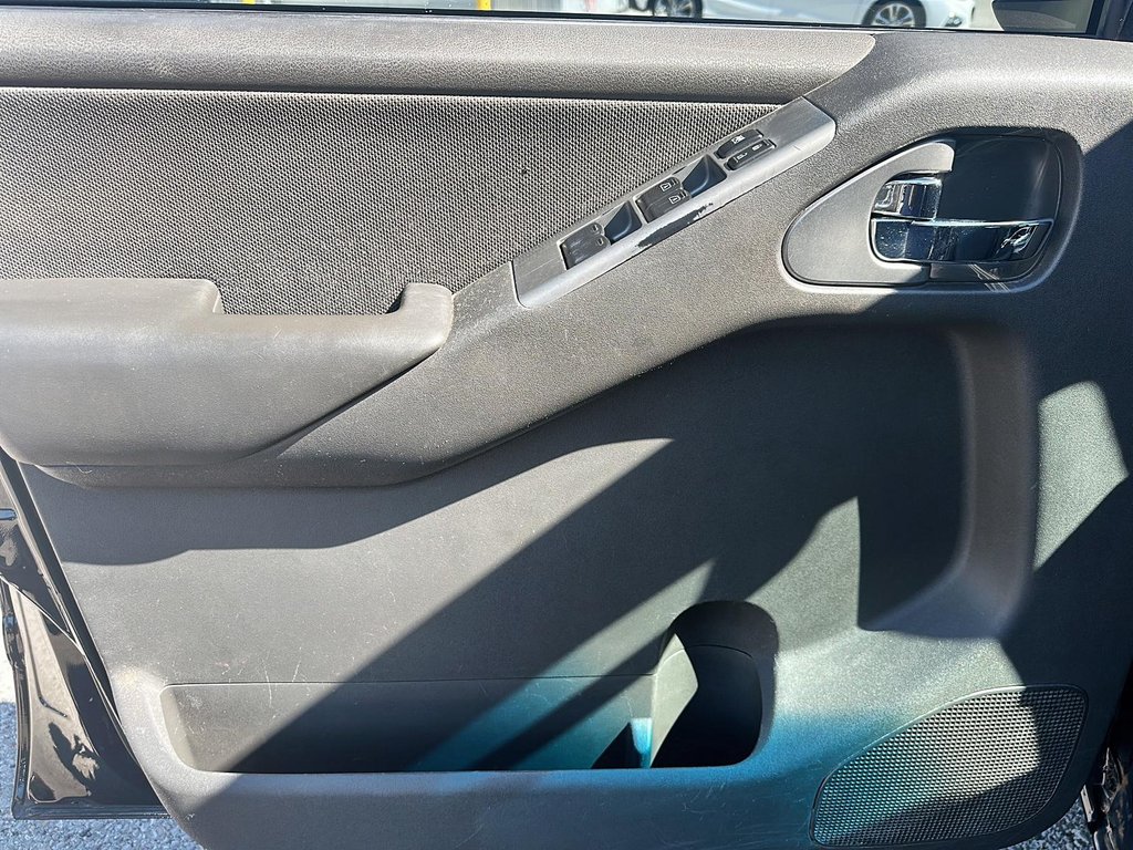 2012 Nissan Pathfinder LE AWD in Stratford, Ontario - 10 - w1024h768px