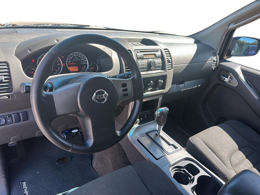 2012 Nissan Pathfinder LE AWD in Stratford, Ontario - 9 - w1024h768px