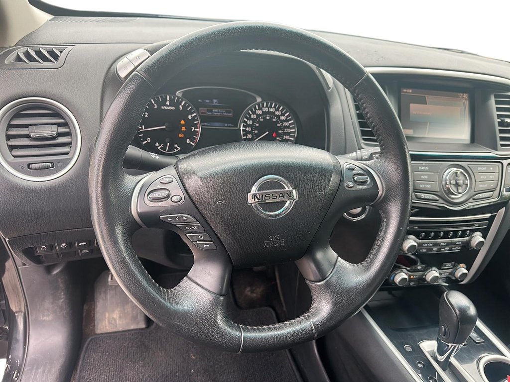 2016 Nissan Pathfinder SV 4WD SUV in Stratford, Ontario - 11 - w1024h768px