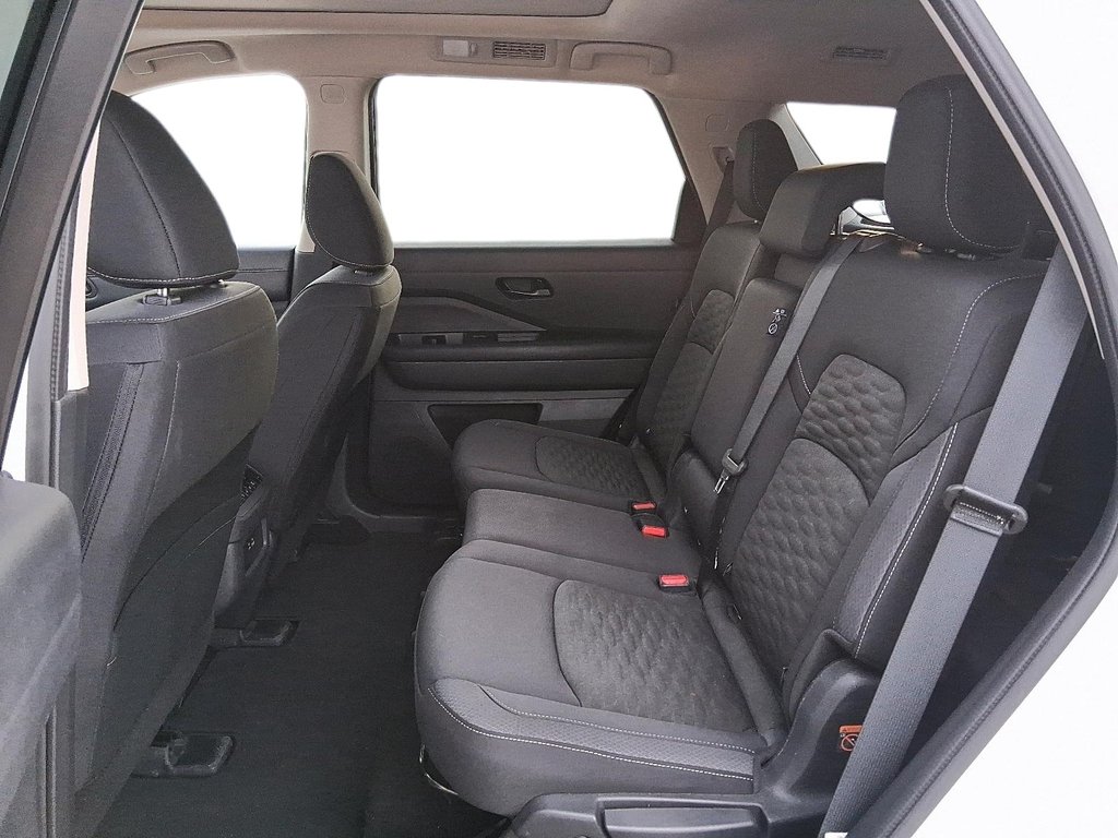 2024 Nissan Pathfinder SV AWD-3ROW SUV in Stratford, Ontario - 9 - w1024h768px