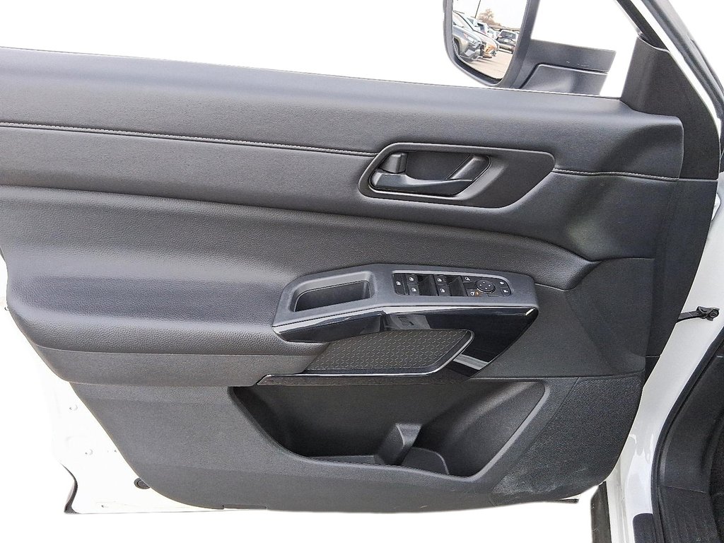 2024 Nissan Pathfinder SV AWD-3ROW SUV in Stratford, Ontario - 13 - w1024h768px