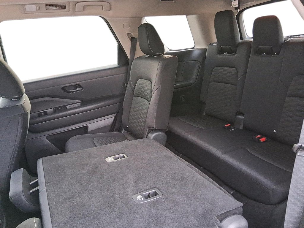 2024 Nissan Pathfinder SV AWD-3ROW SUV in Stratford, Ontario - 10 - w1024h768px
