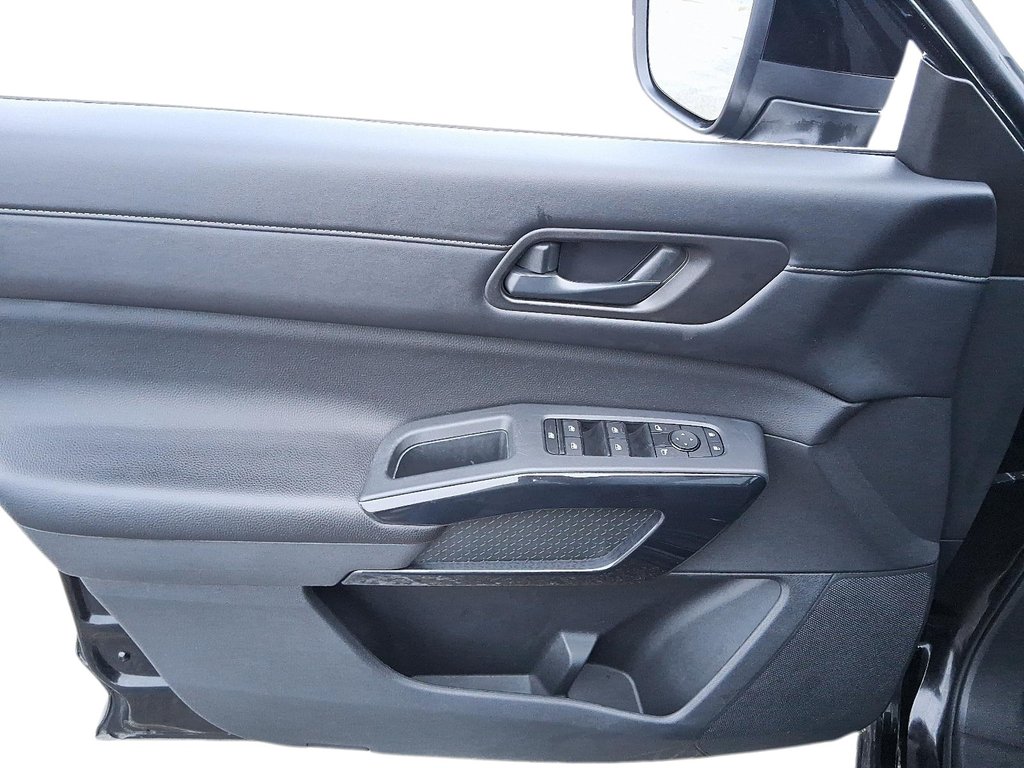 2024 Nissan Pathfinder SV 4WD in Stratford, Ontario - 11 - w1024h768px