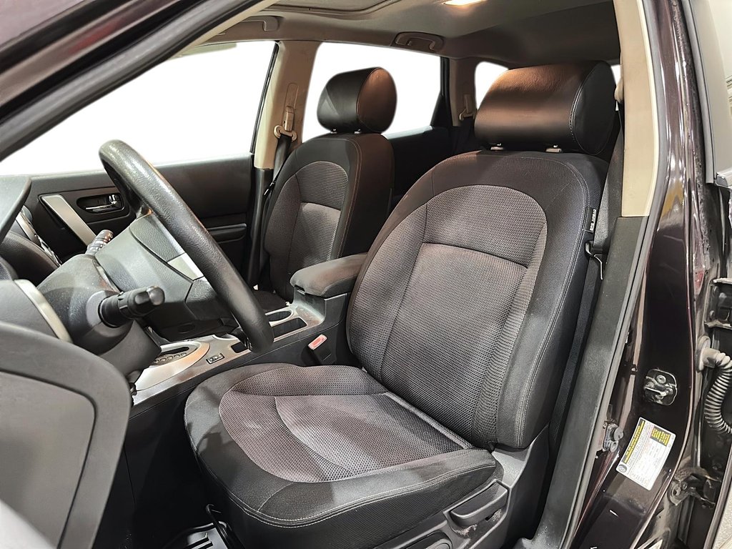 2011 Nissan Rogue SV AWD CVT in Stratford, Ontario - 8 - w1024h768px