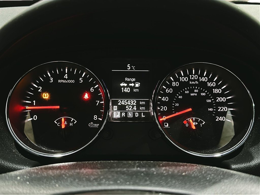 2011 Nissan Rogue SV AWD CVT in Stratford, Ontario - 13 - w1024h768px