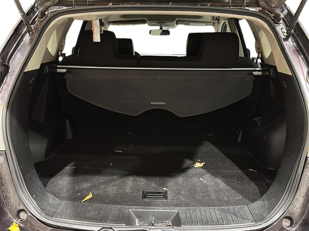 2011 Nissan Rogue SV AWD CVT in Stratford, Ontario - 6 - w1024h768px