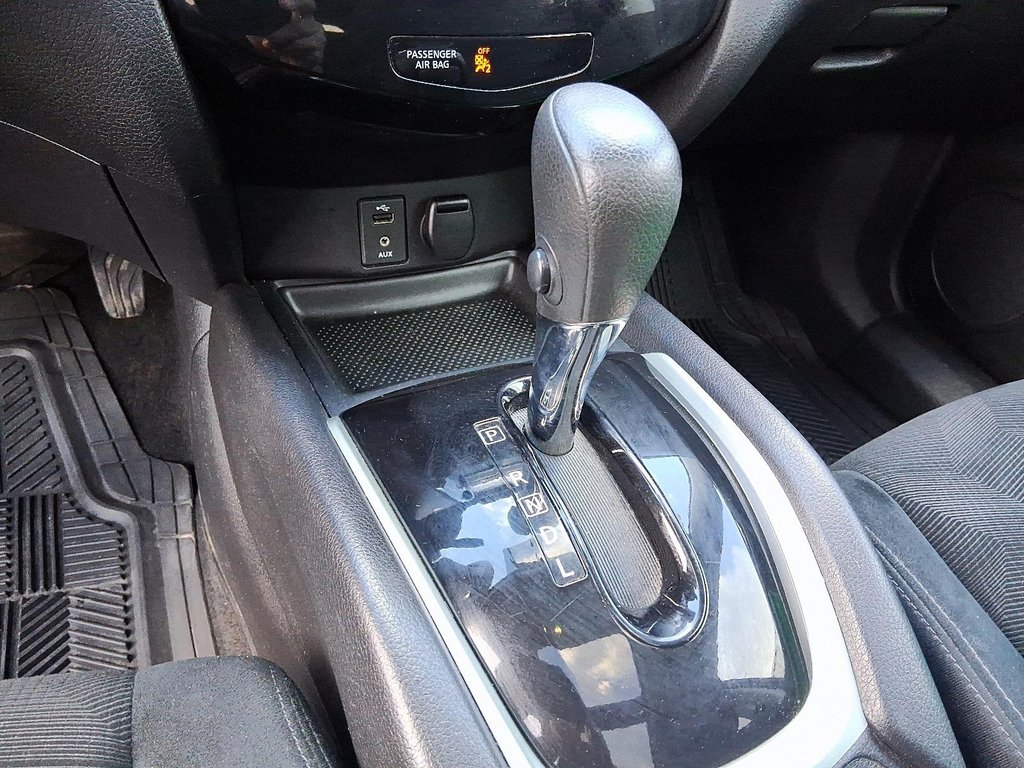 2014 Nissan Rogue SV AWD in Stratford, Ontario - 17 - w1024h768px