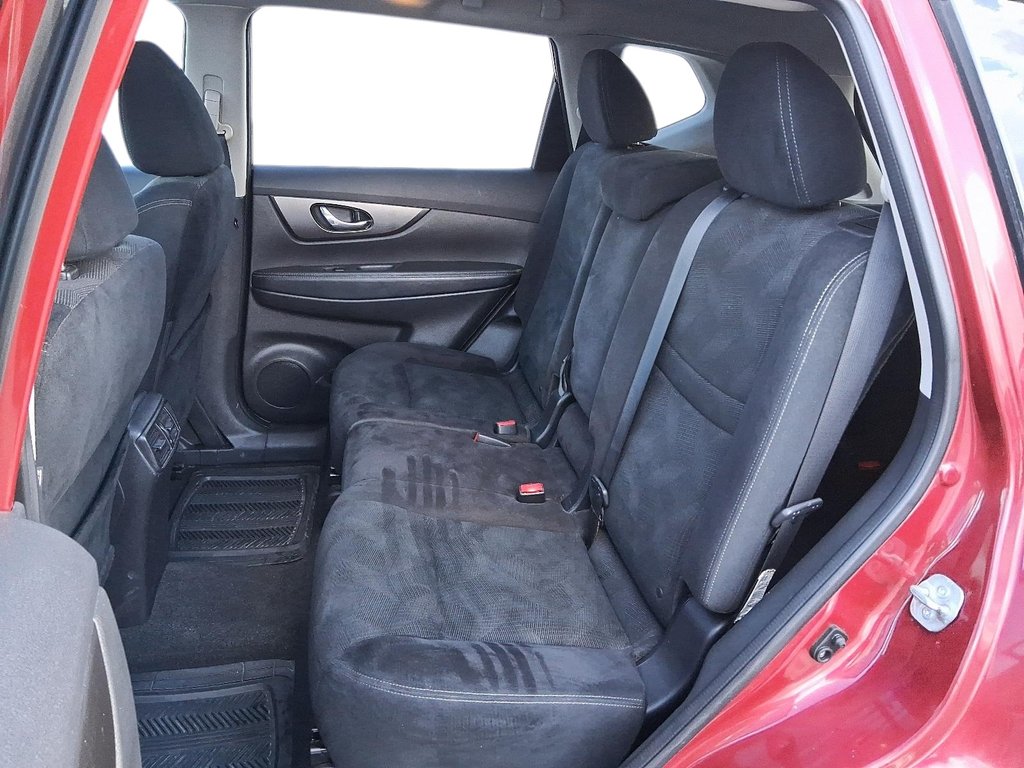 2014 Nissan Rogue SV AWD in Stratford, Ontario - 9 - w1024h768px