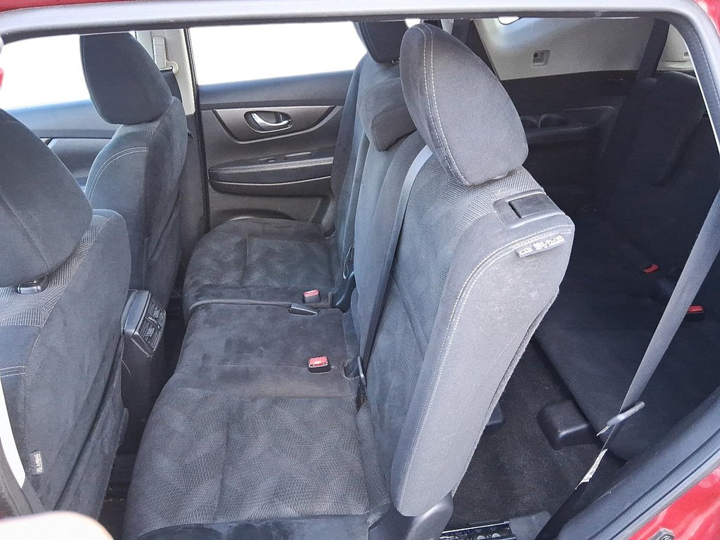 2014 Nissan Rogue SV AWD in Stratford, Ontario - 10 - w1024h768px