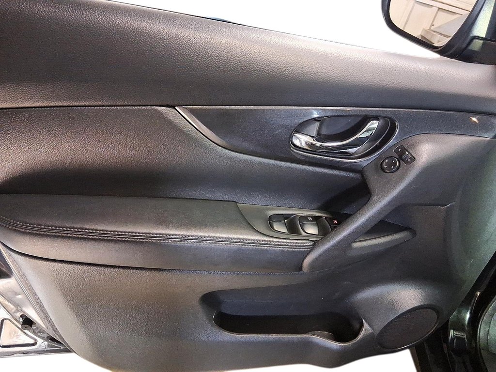 2017 Nissan Rogue S AWD CVT in Stratford, Ontario - 11 - w1024h768px