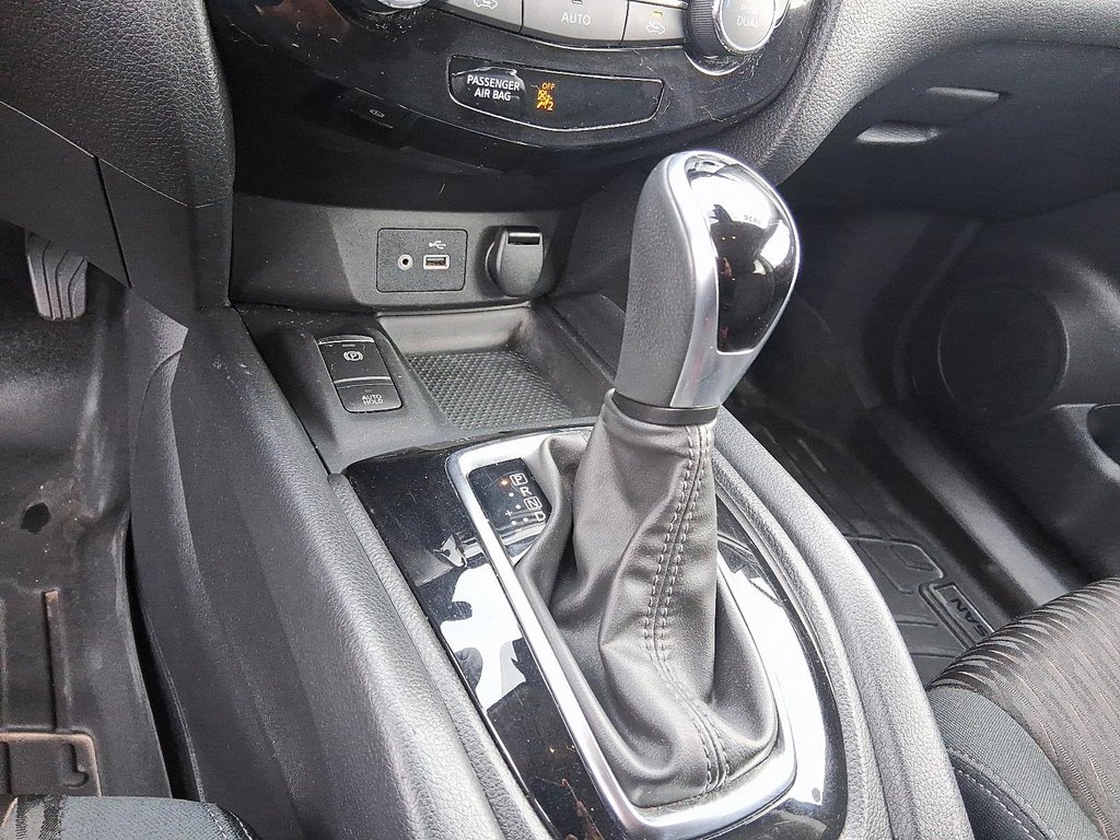 2020 Nissan Rogue SV AWD in Stratford, Ontario - 16 - w1024h768px