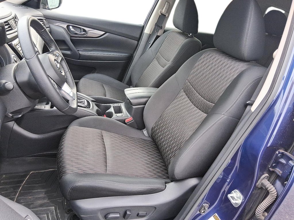 2020 Nissan Rogue SV AWD in Stratford, Ontario - 8 - w1024h768px