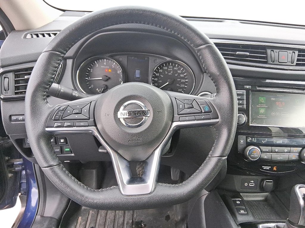 2020 Nissan Rogue SV AWD in Stratford, Ontario - 12 - w1024h768px