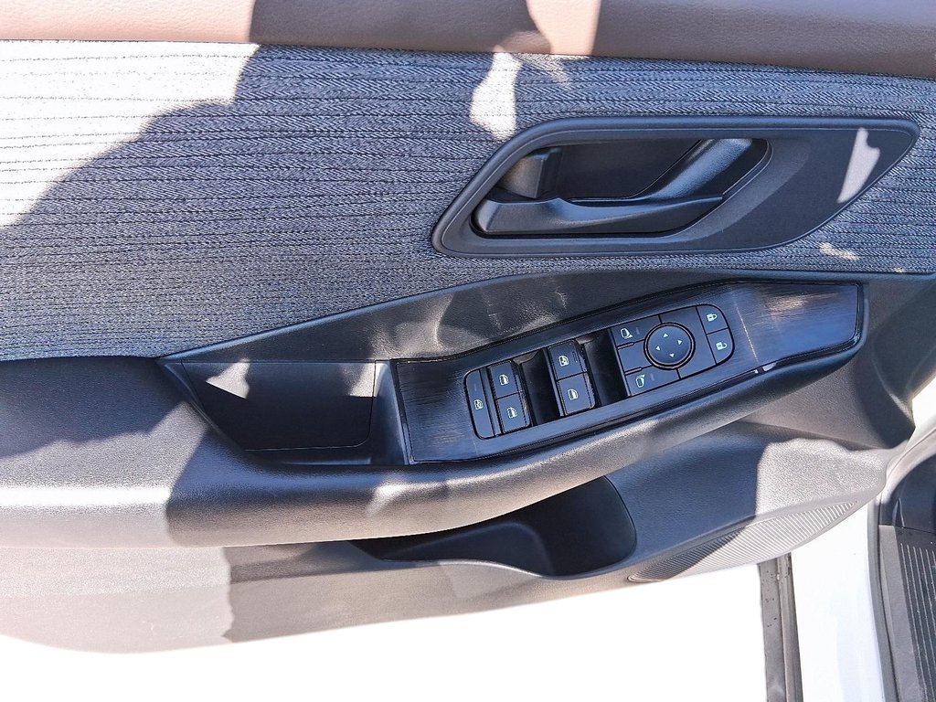 2023 Nissan Rogue S AWD in Stratford, Ontario - 10 - w1024h768px