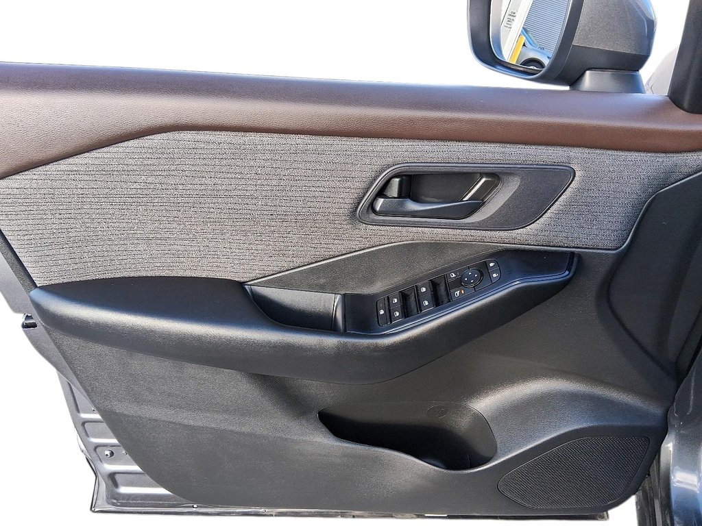 2023 Nissan Rogue S AWD in Stratford, Ontario - 11 - w1024h768px