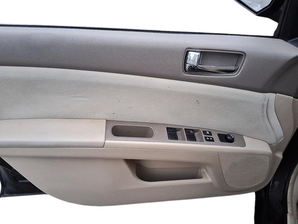 2011 Nissan Sentra 2.0 in Stratford, Ontario - 11 - w1024h768px