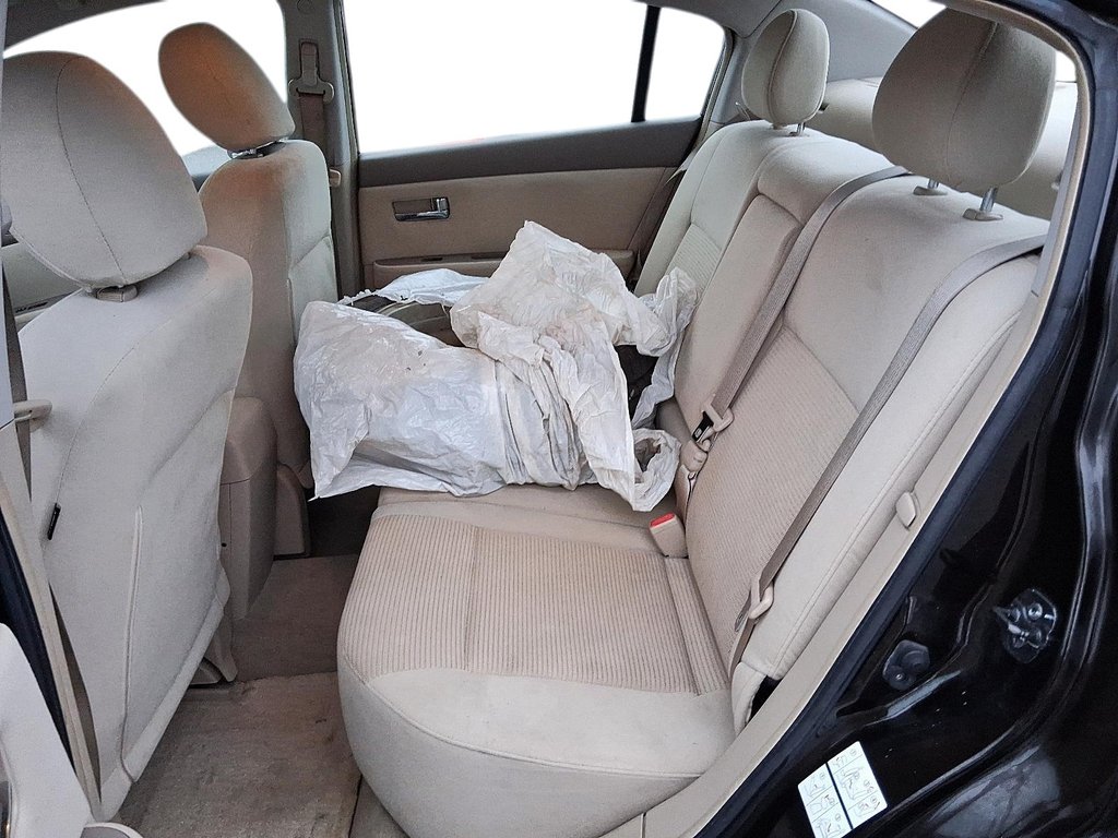 2011 Nissan Sentra 2.0 in Stratford, Ontario - 9 - w1024h768px