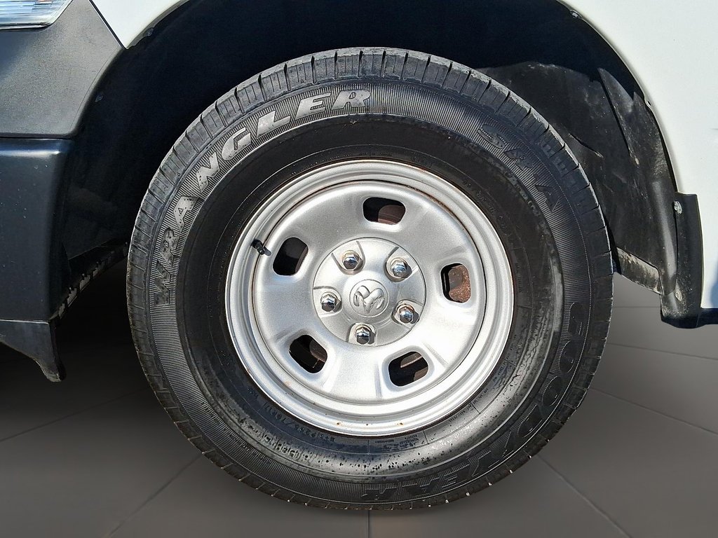 2021 Ram 1500 REGULAR CAB 4X2 in Stratford, Ontario - 7 - w1024h768px