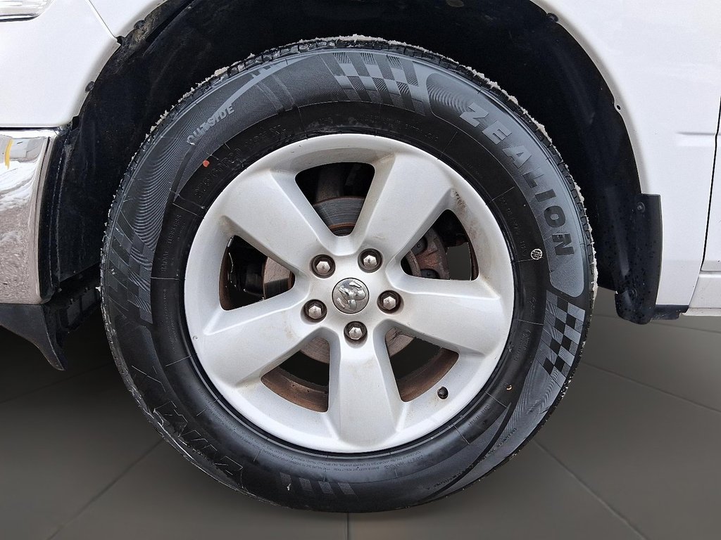 2023 Ram 1500 CREW CAB 4X4 SLT in Stratford, Ontario - 7 - w1024h768px