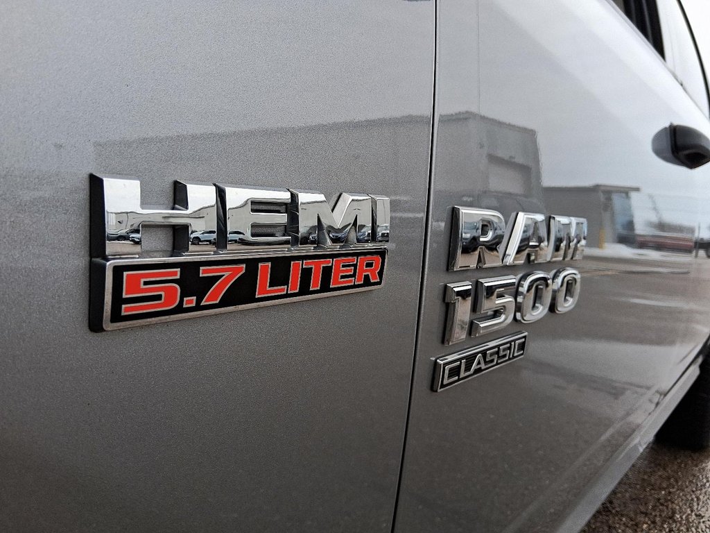 2023 Ram 1500 Classic Crew 4x4 in Stratford, Ontario - 6 - w1024h768px
