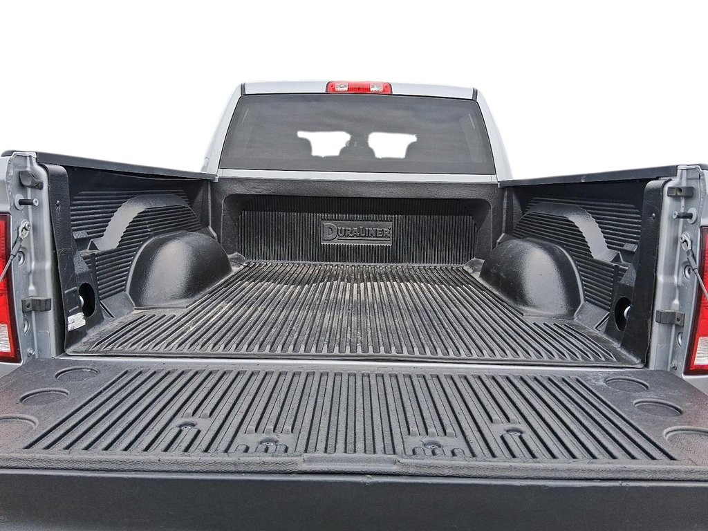 2023 Ram 1500 Classic Crew 4x4 in Stratford, Ontario - 19 - w1024h768px