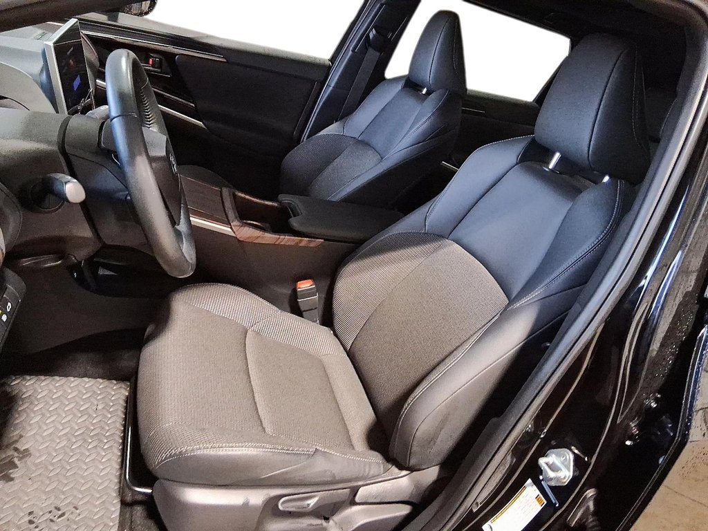 2023 Toyota bZ4X XLE AWD in Stratford, Ontario - 8 - w1024h768px