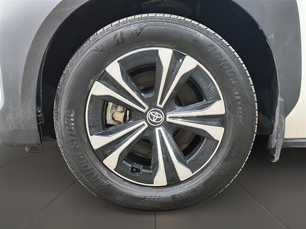 2024 Toyota bZ4X LE in Stratford, Ontario - 7 - w1024h768px
