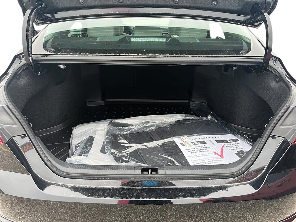 2025 Toyota Camry Hybrid XLE AWD in Stratford, Ontario - 6 - w1024h768px