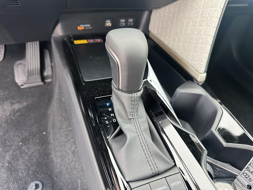 2025 Toyota Camry Hybrid XLE AWD in Stratford, Ontario - 14 - w1024h768px