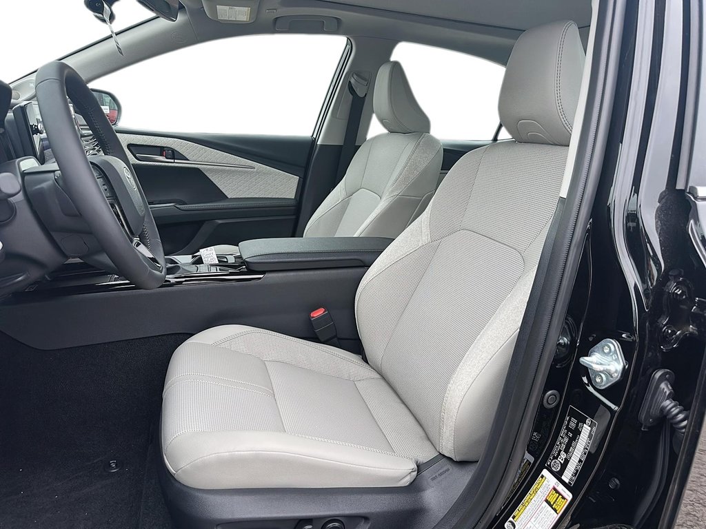 2025 Toyota Camry Hybrid XLE AWD in Stratford, Ontario - 8 - w1024h768px