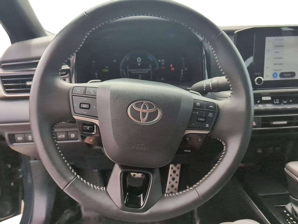 2025 Toyota Camry Hybrid SE Sedan in Stratford, Ontario - 12 - w1024h768px