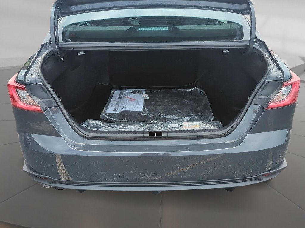 2025 Toyota Camry Hybrid SE Sedan in Stratford, Ontario - 6 - w1024h768px