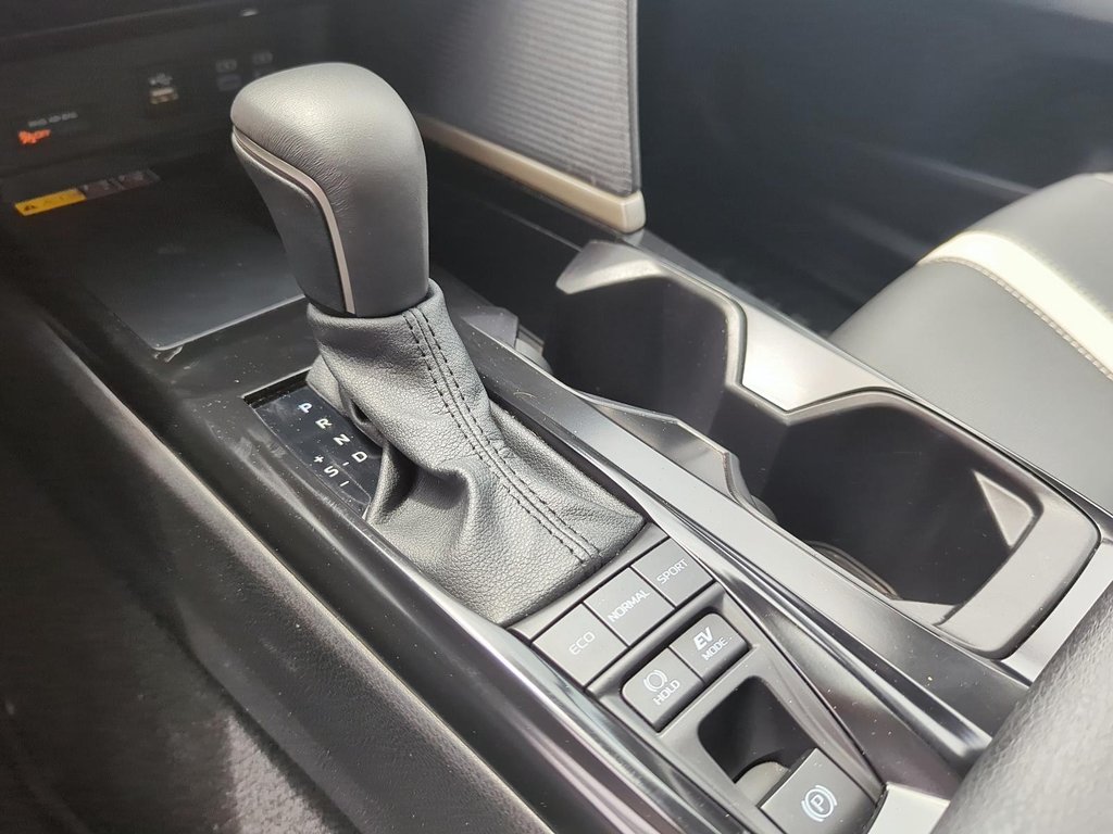 2025 Toyota Camry Hybrid SE Sedan in Stratford, Ontario - 15 - w1024h768px