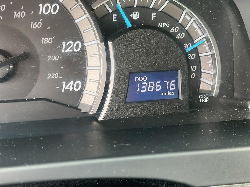 2013 Toyota Camry SE Sedan in Stratford, Ontario - 12 - w1024h768px