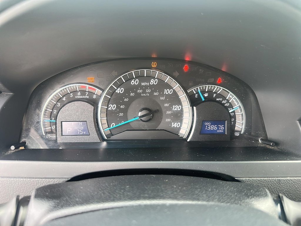 2013 Toyota Camry SE Sedan in Stratford, Ontario - 13 - w1024h768px