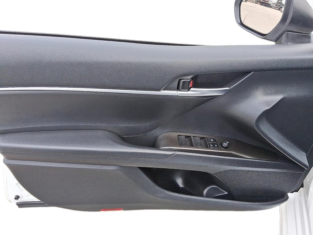 2023 Toyota Camry SE in Stratford, Ontario - 11 - w1024h768px