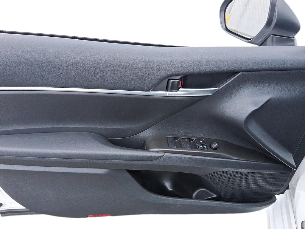 2024 Toyota Camry SE in Stratford, Ontario - 11 - w1024h768px