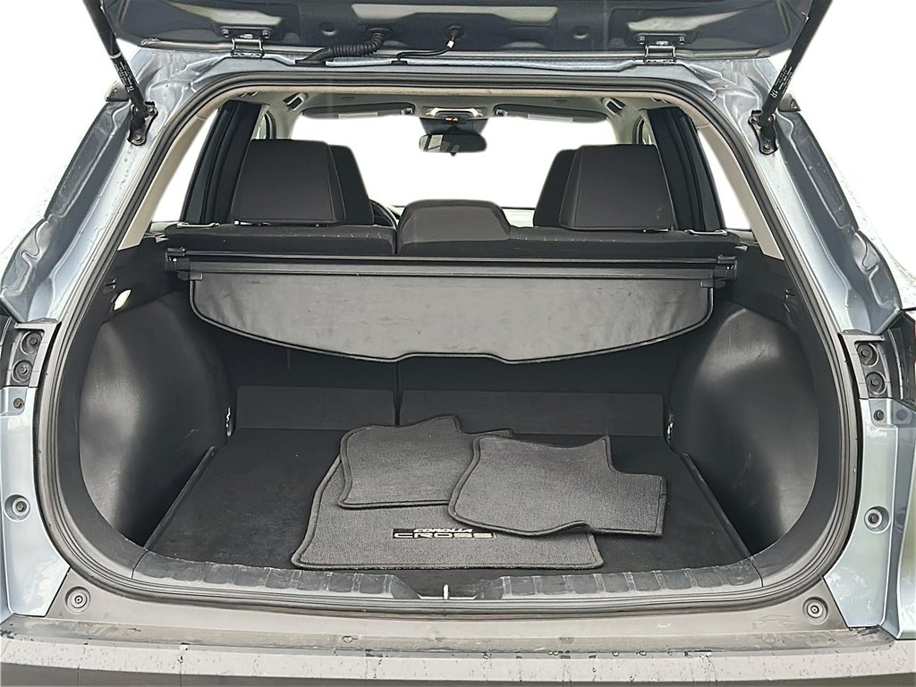 2023 Toyota Corolla Cross LE AWD in Stratford, Ontario - 6 - w1024h768px