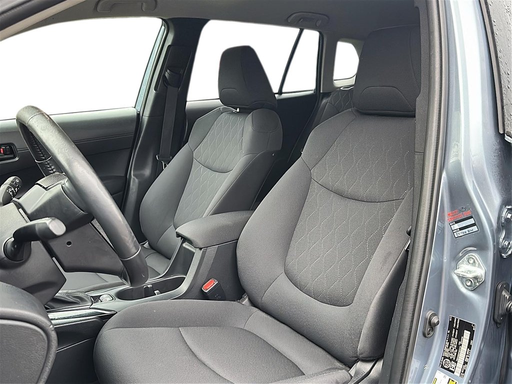 2023 Toyota Corolla Cross LE AWD in Stratford, Ontario - 8 - w1024h768px