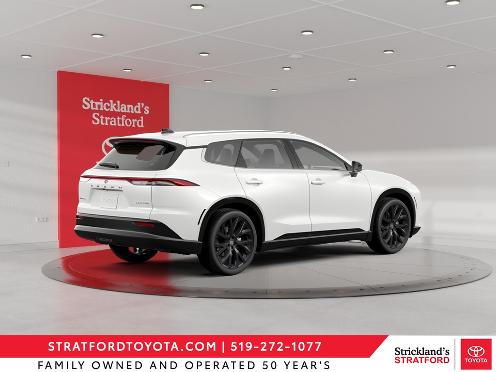 2026 Toyota Crown Signia Limited in Stratford, Ontario - 3 - w1024h768px