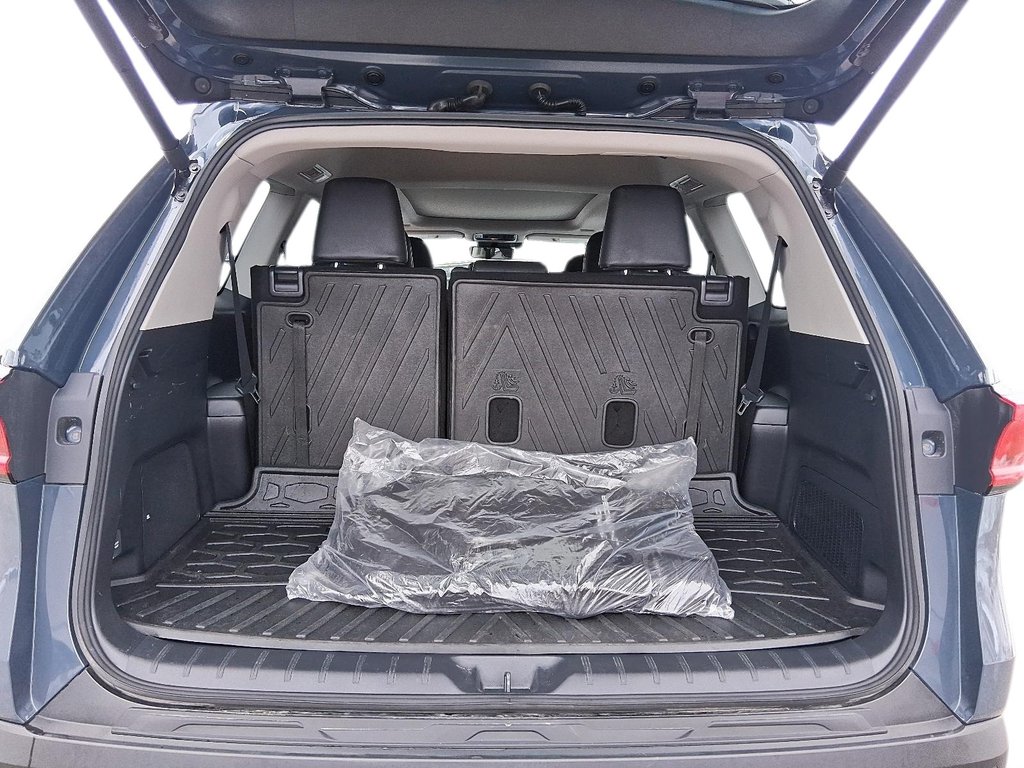 2025 Toyota Grand Highlander LIMITED AWD in Stratford, Ontario - 6 - w1024h768px