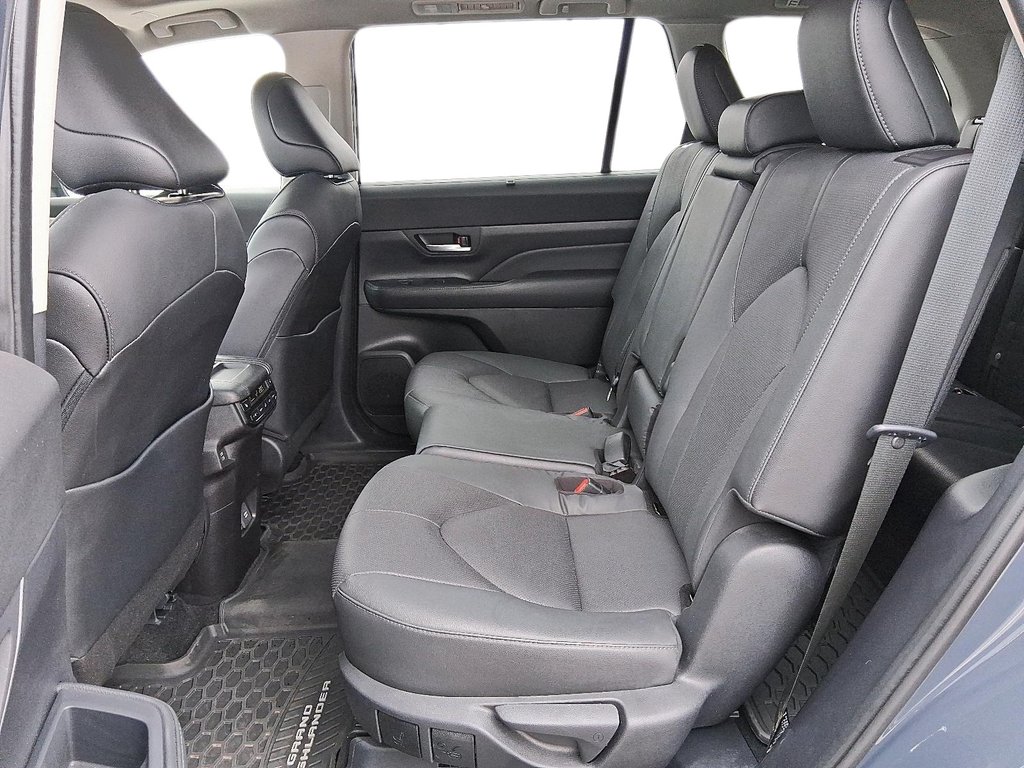 2025 Toyota Grand Highlander LIMITED AWD in Stratford, Ontario - 9 - w1024h768px