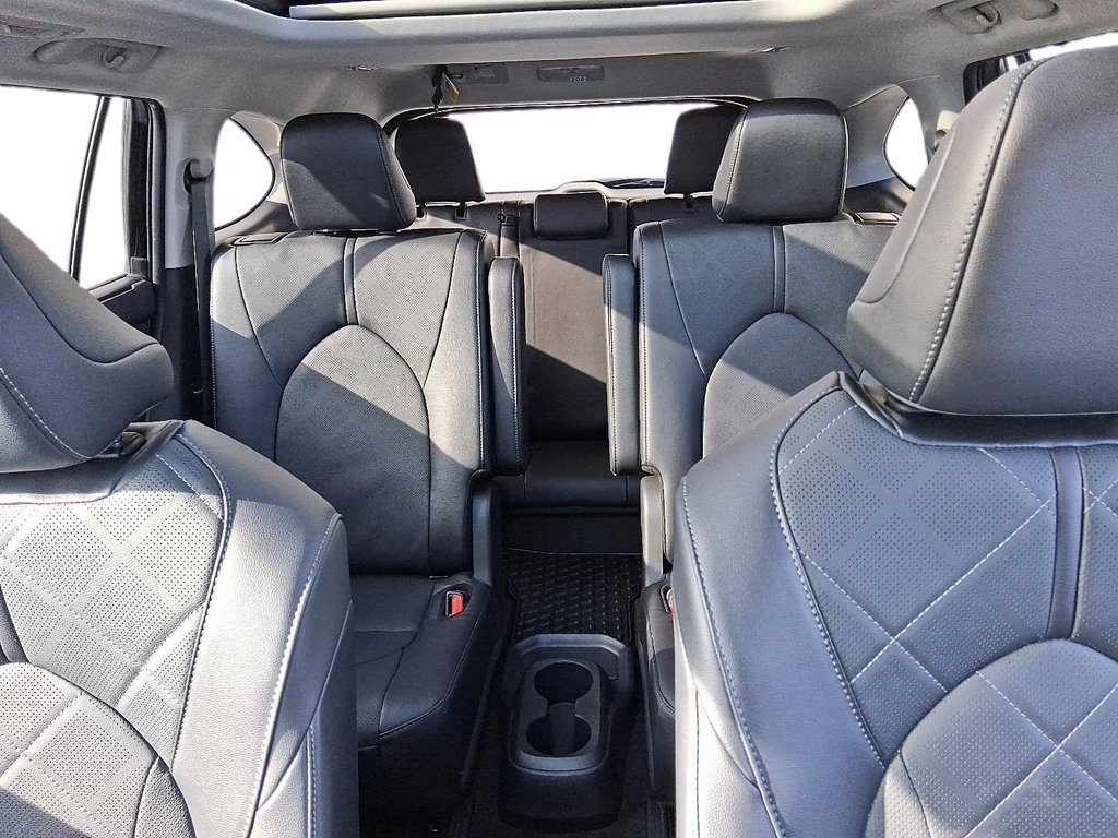 2025 Toyota Highlander Hybrid LIMITED AWD 3ROW in Stratford, Ontario - 10 - w1024h768px