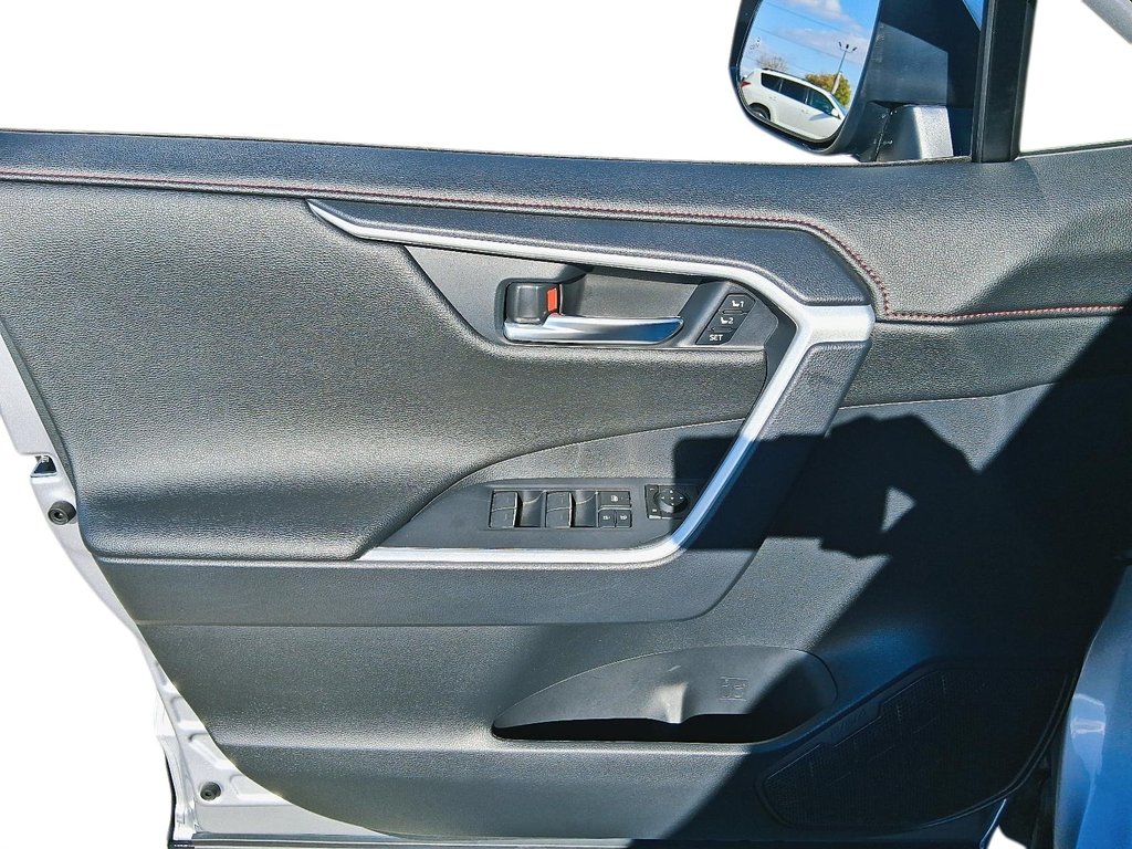 2024 Toyota RAV4 Plug-In Hybrid XSE AWD HYBRID in Stratford, Ontario - 11 - w1024h768px