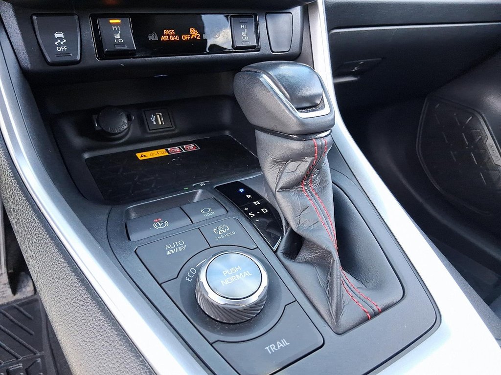 2024 Toyota RAV4 Plug-In Hybrid XSE AWD in Stratford, Ontario - 17 - w1024h768px