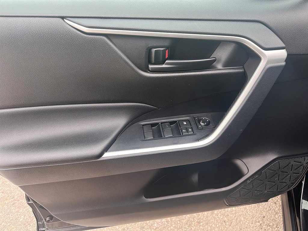 2022 Toyota RAV4 LE AWD SUV in Stratford, Ontario - 10 - w1024h768px