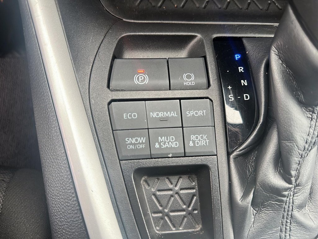 2022 Toyota RAV4 LE AWD SUV in Stratford, Ontario - 15 - w1024h768px
